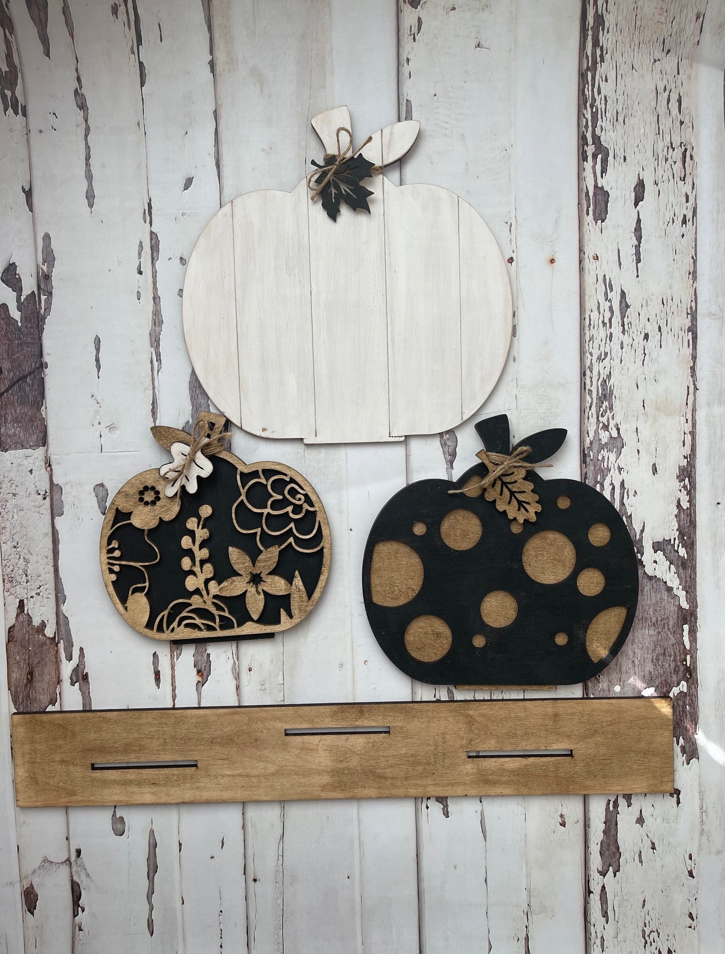 Set of 3 Pumpkins Shelf Sitter