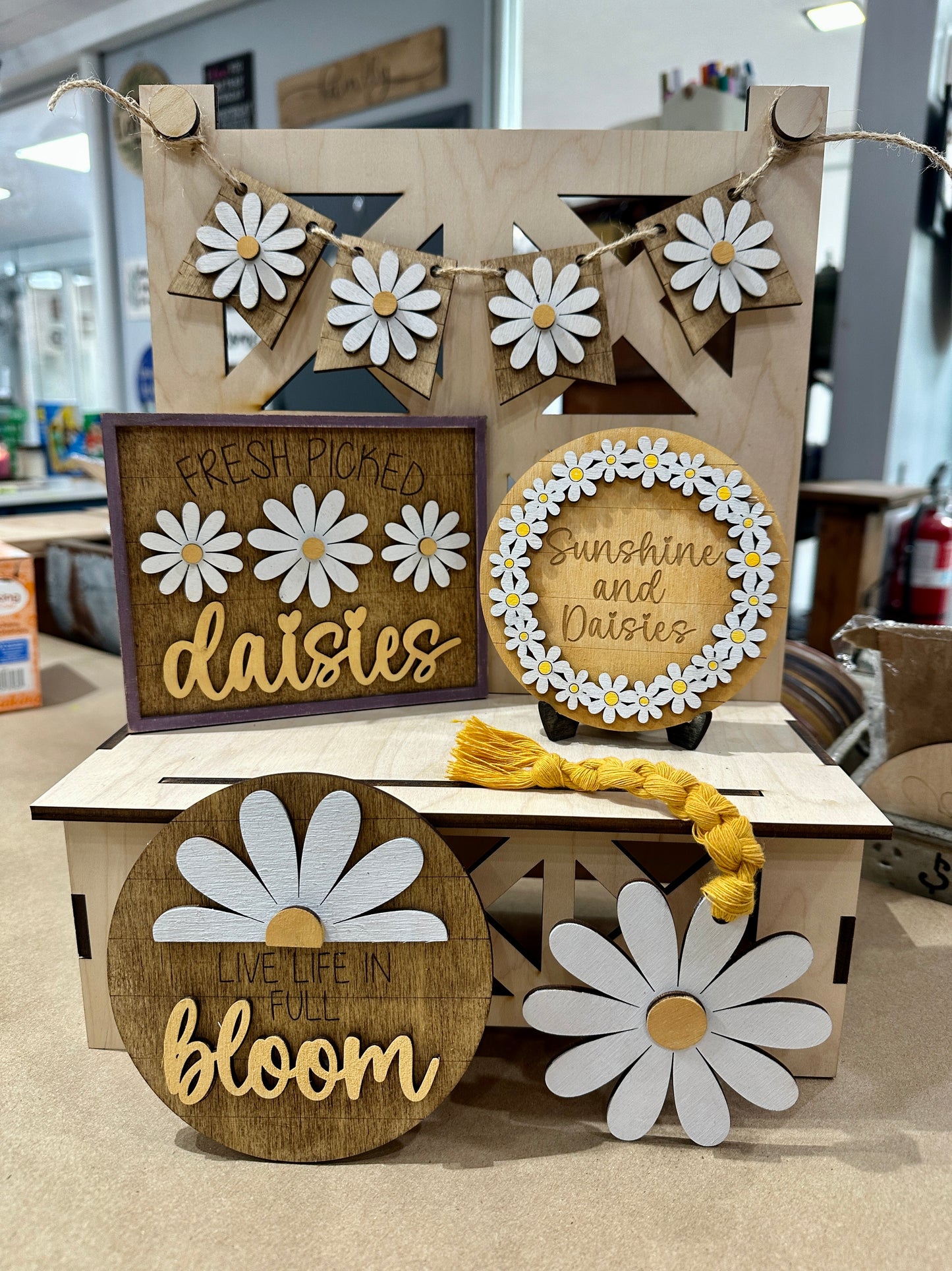 Daisy Tier Tray Set