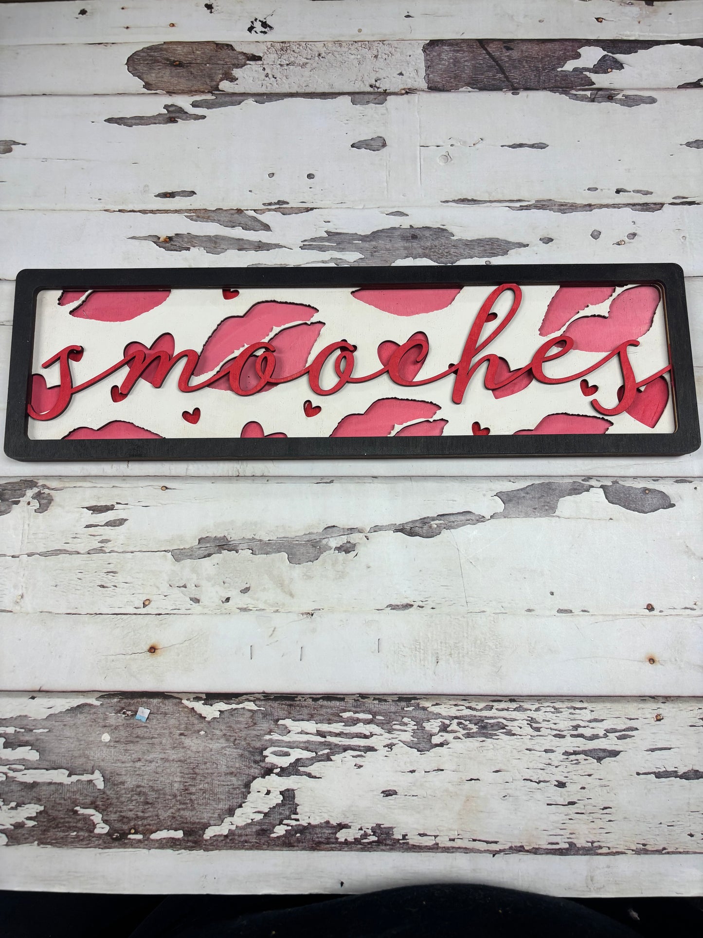 Smooches Shelf Sitter